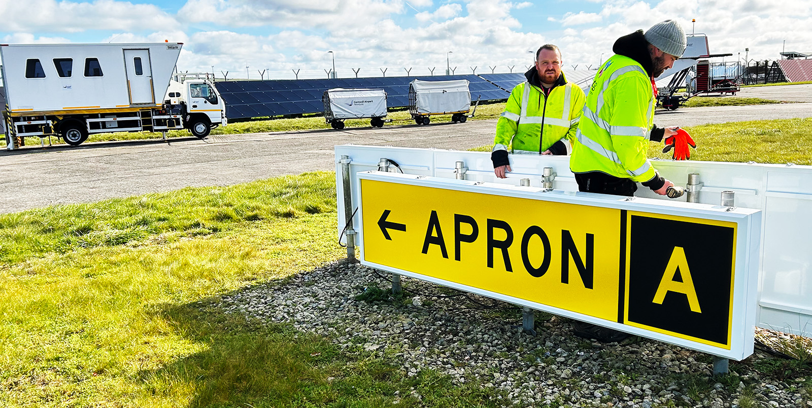 Information TAxiway Signs