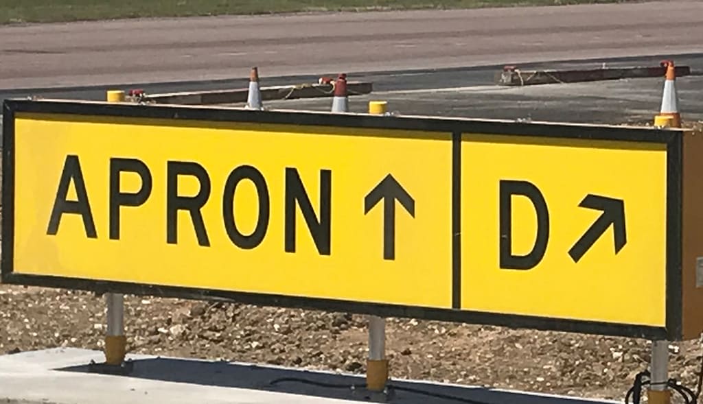 runway signs runway signs